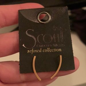 18k Gold Curve Stud Earrings